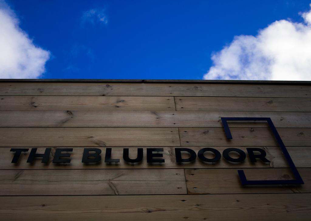 مبيت وإفطار نيوكويي The Blue Door المظهر الخارجي الصورة